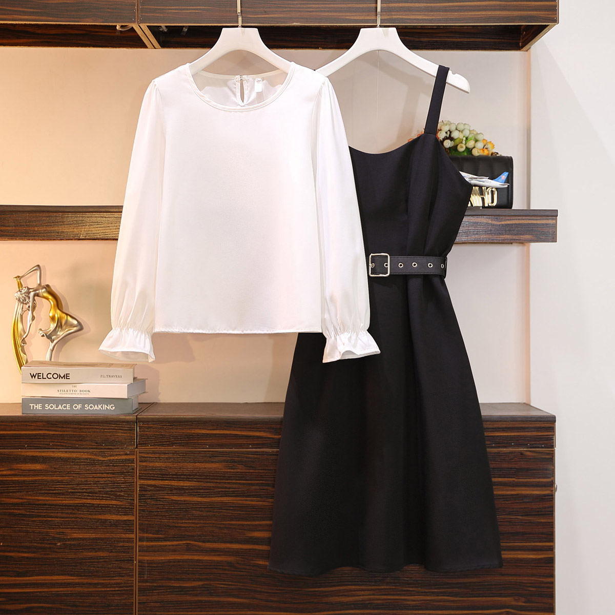 白色（喇叭袖）/襯衫+黑色/洋裝