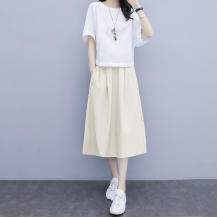 白色襯衫+米白裙類