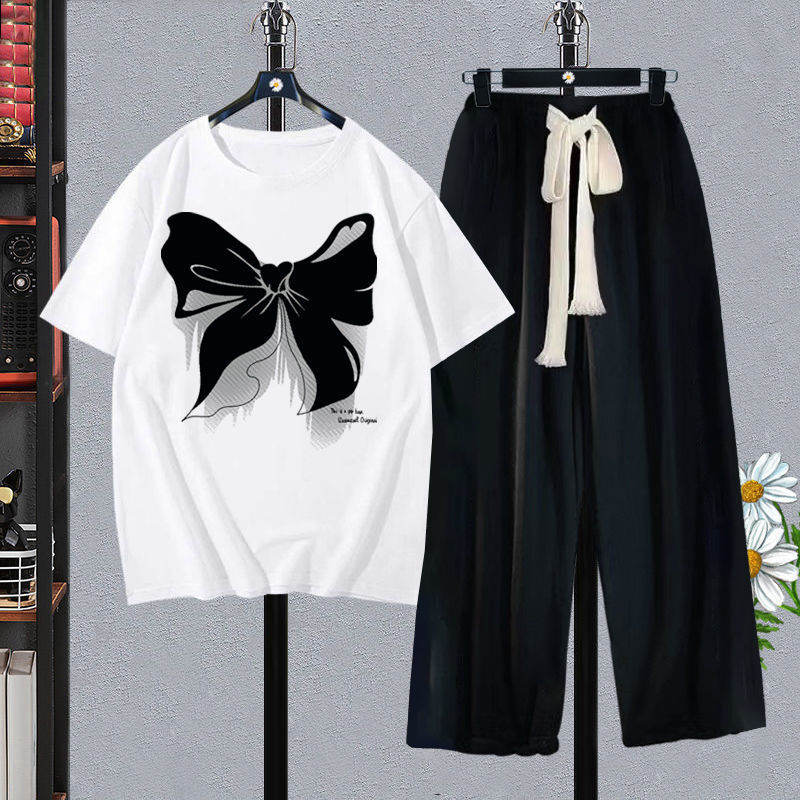 白色蝴蝶結/T恤+黑色褲子