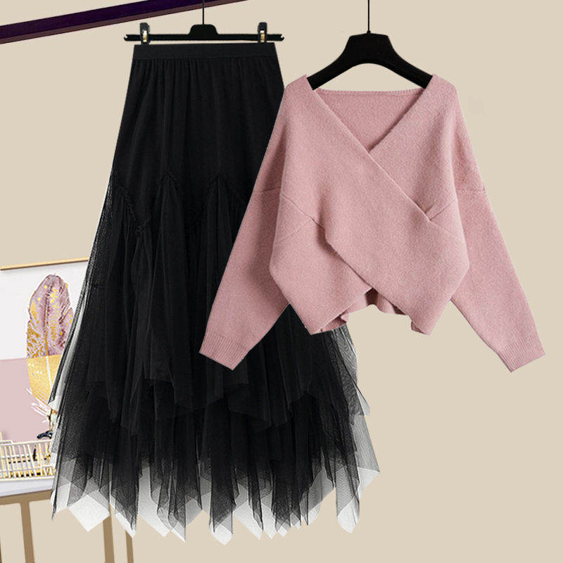 粉色毛衣+黑色半身裙/套裝