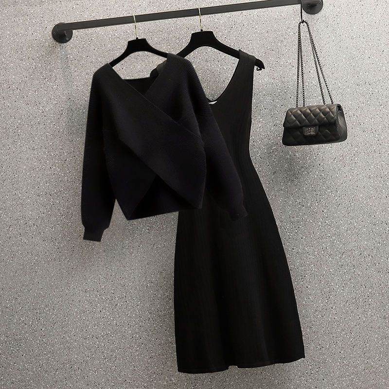 黑色毛衣+黑色針織洋裝